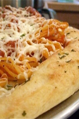 Garlic Bread Spaghetti Pizza