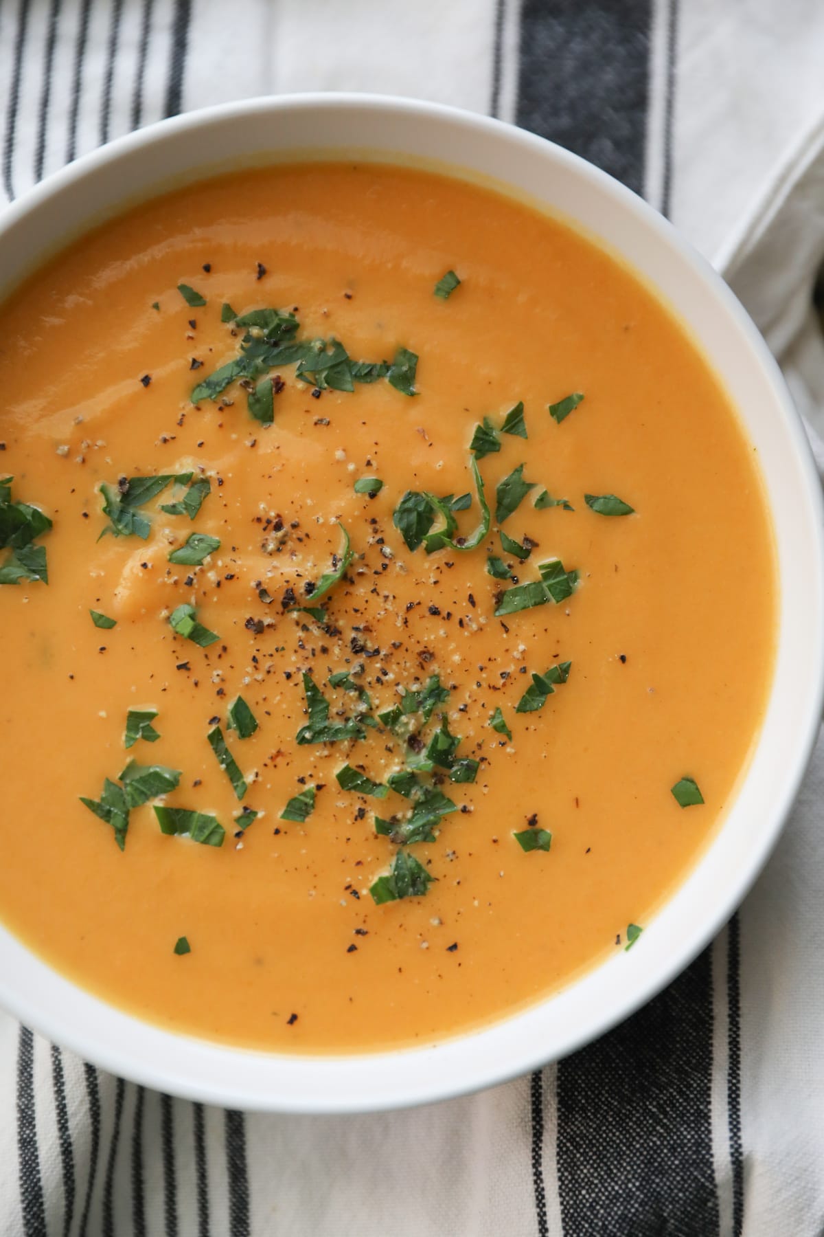 carrot soup with pepper and parsley