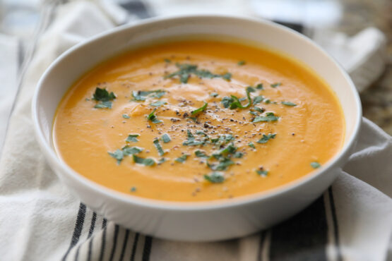 Easiest Creamy Carrot Soup - Lauren's Latest