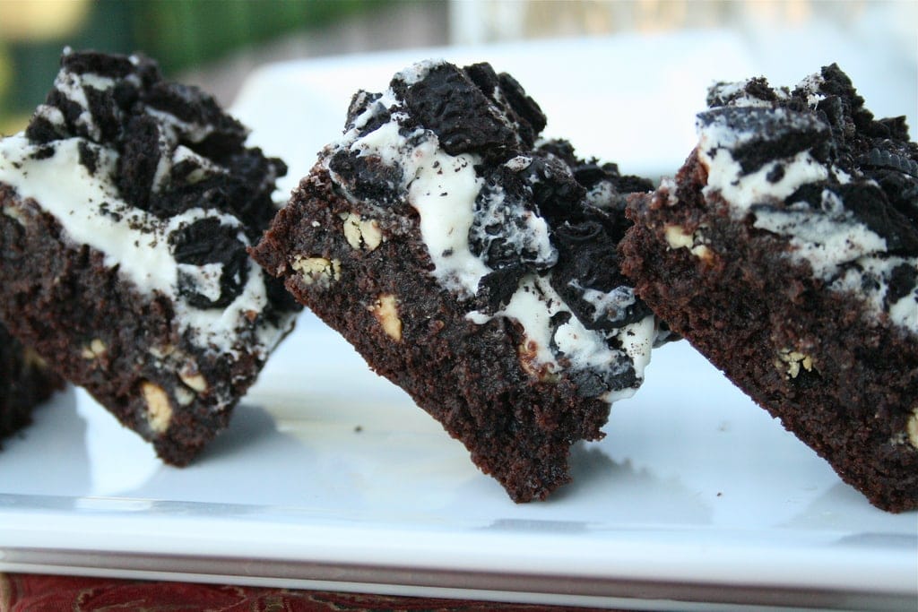 oreo brownies leaning on each other diagonally