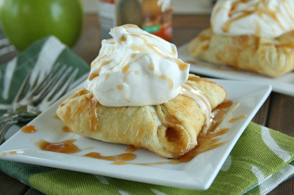 calories in apple turnover with cream