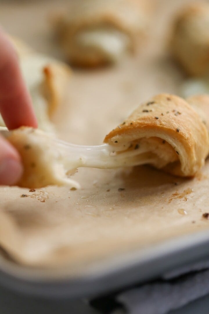 Cheesy-Stuffed Garlic Butter Crescent Rolls (Video) - Lauren's Latest