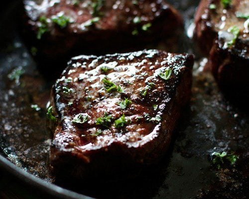 Easy & Juicy Cast Iron Steak Recipe (Made In Just 15 Minutes)