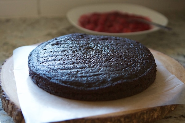 plain chocolate cake round