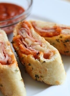 How to Make Stromboli...great tutorial for this delicious pizza-inspired appetizer!