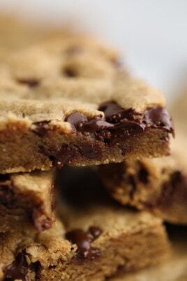 Peanut Butter Chocolate Chip Bars - Lauren's Latest