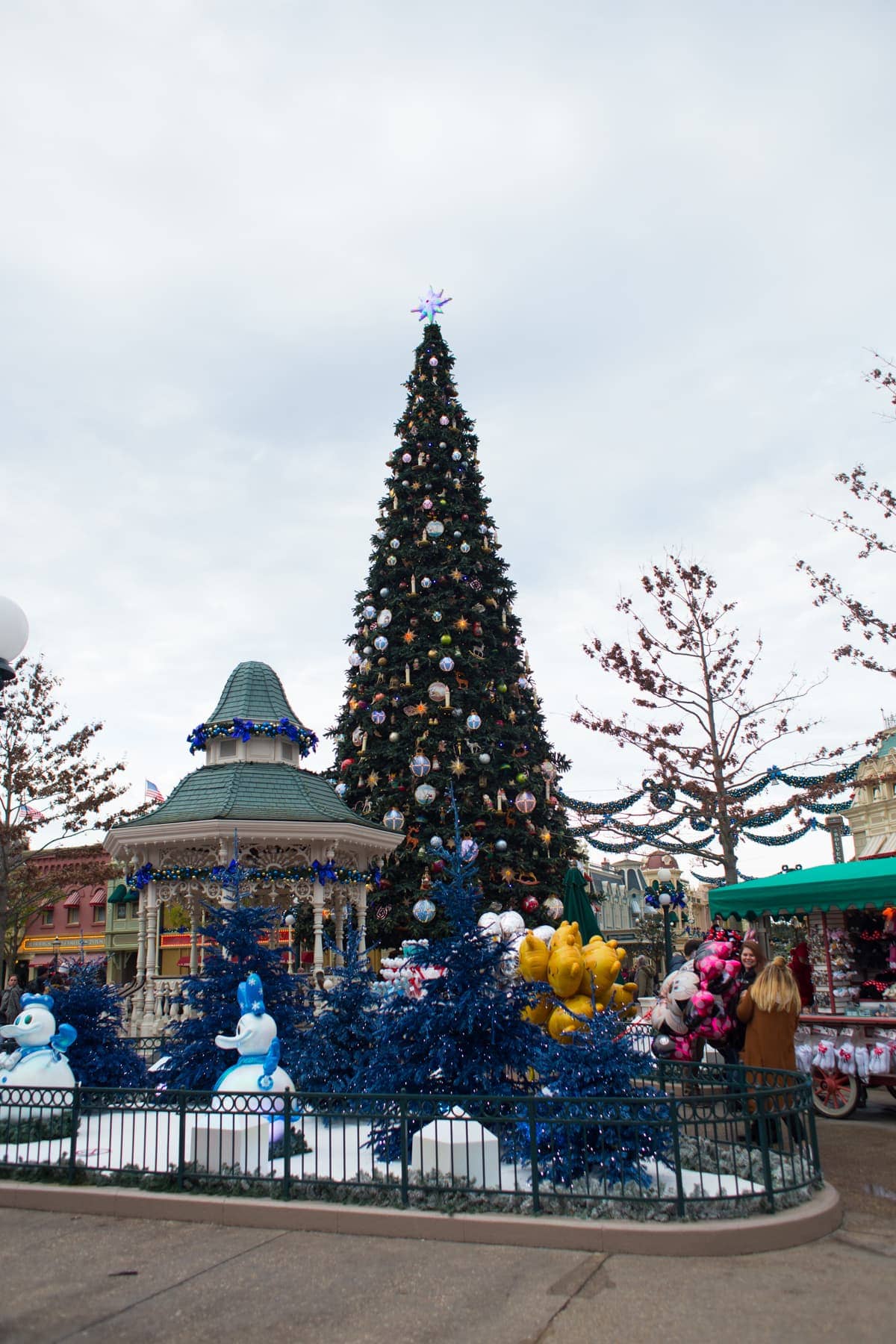 Christmas tree in Disneyland Paris