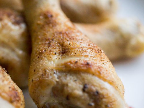 https://laurenslatest.com/wp-content/uploads/2019/01/Baked-Chicken-Legs-5-500x375.jpg