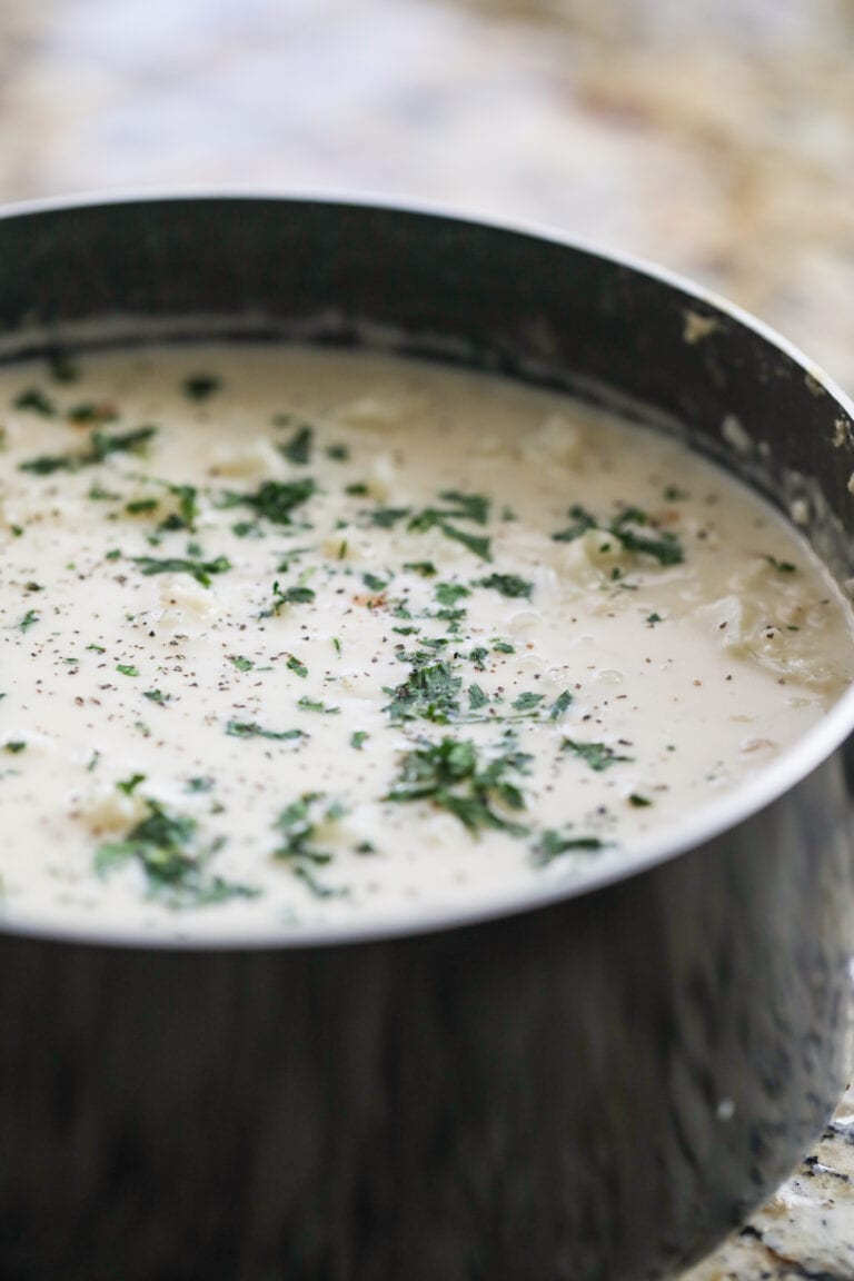 pot of finished cauliflower soup