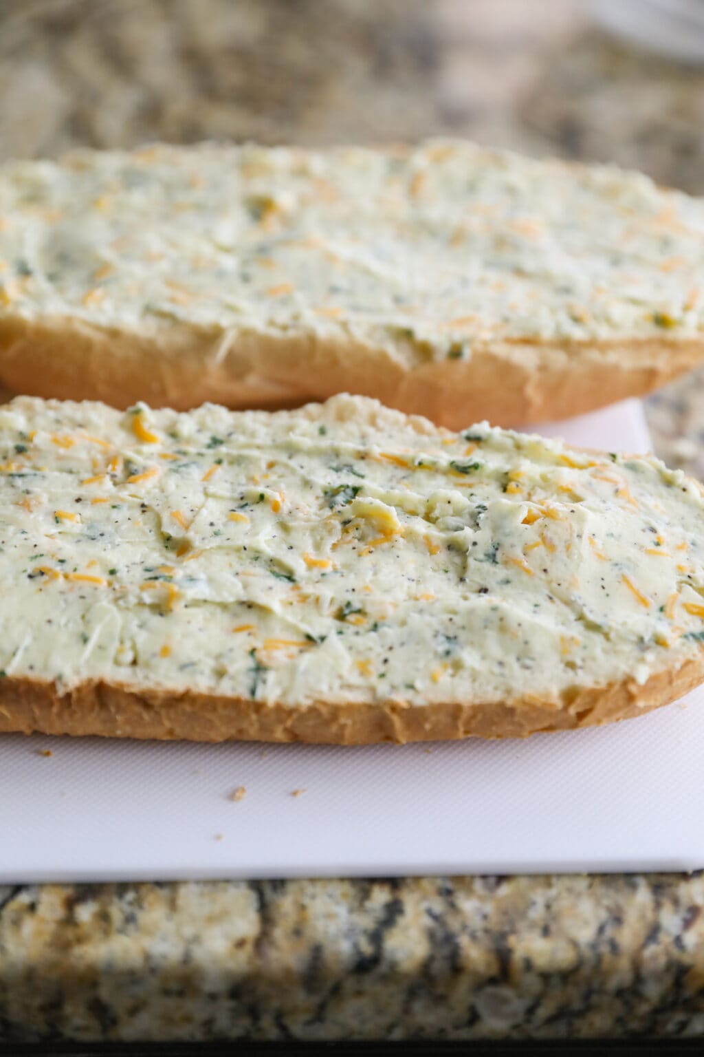 THE *BEST* Homemade Garlic Bread - Lauren's Latest