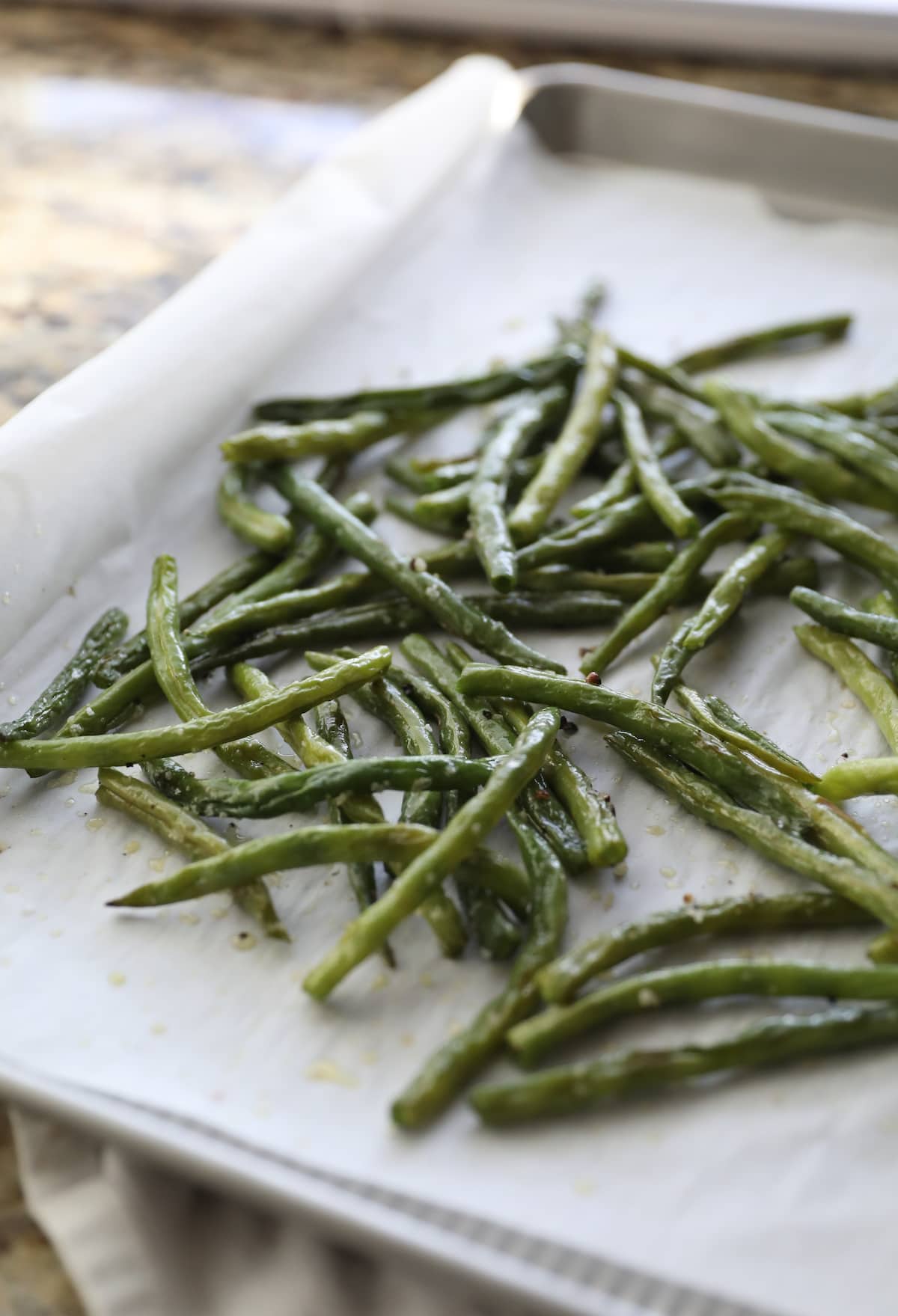 roasted green beans on baking tray