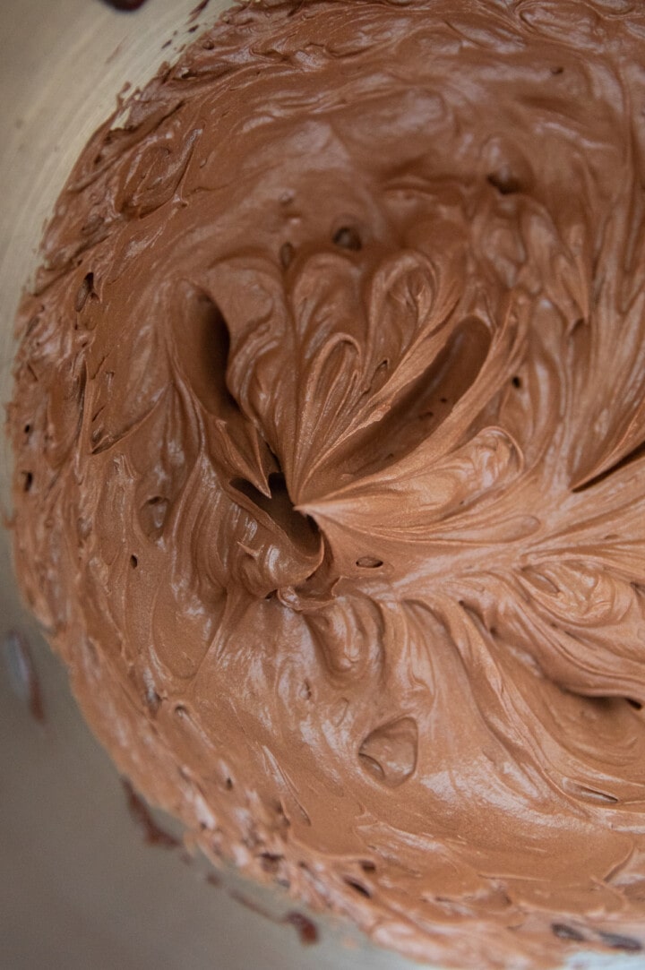 Whipped Chocolate Ganache Frosting Laurens Latest 