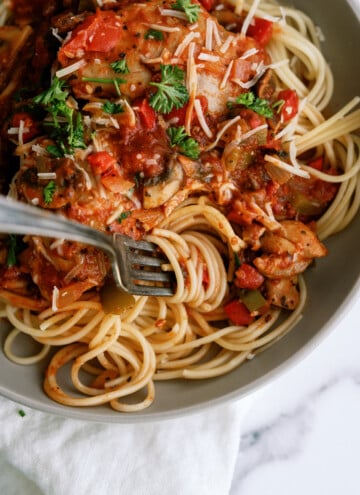 chicken cacciatore in bowl