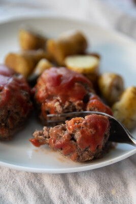 mini meatloaves on plate