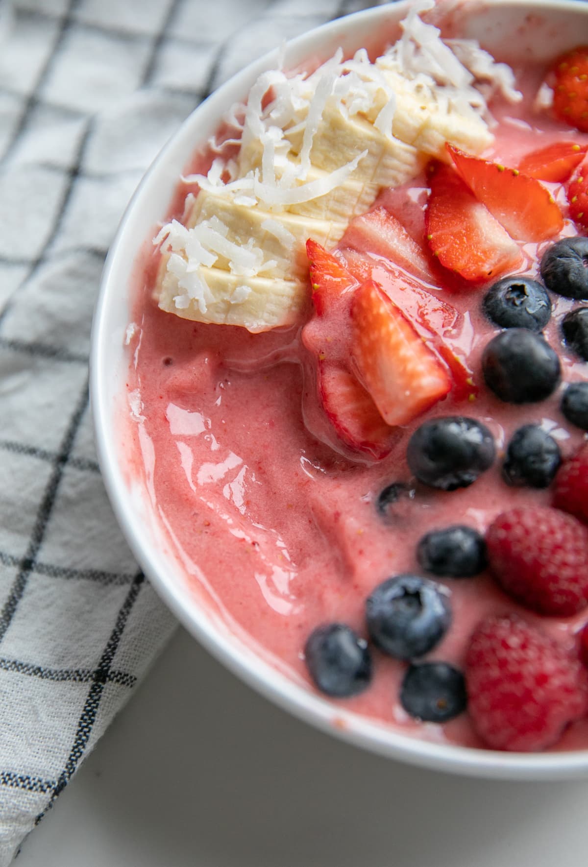 blended smooth smoothie bowl