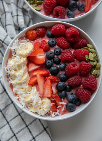 smoothie bowl recipe with toppings