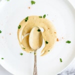 remoulade-sauce on plate with spoon