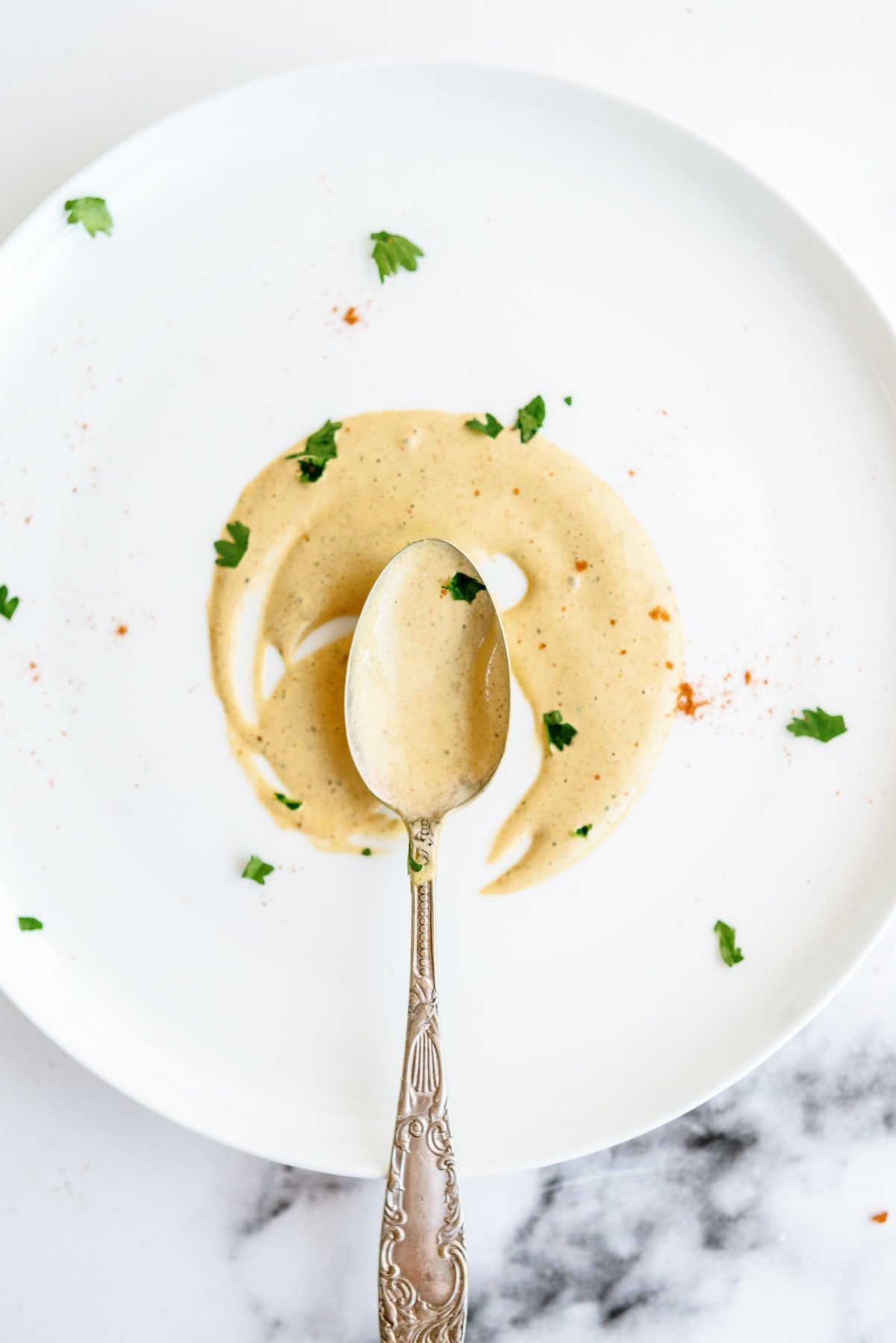 remoulade-sauce on plate with spoon