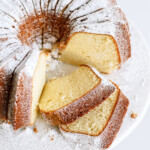 Vanilla-bundt-cake with slices cut