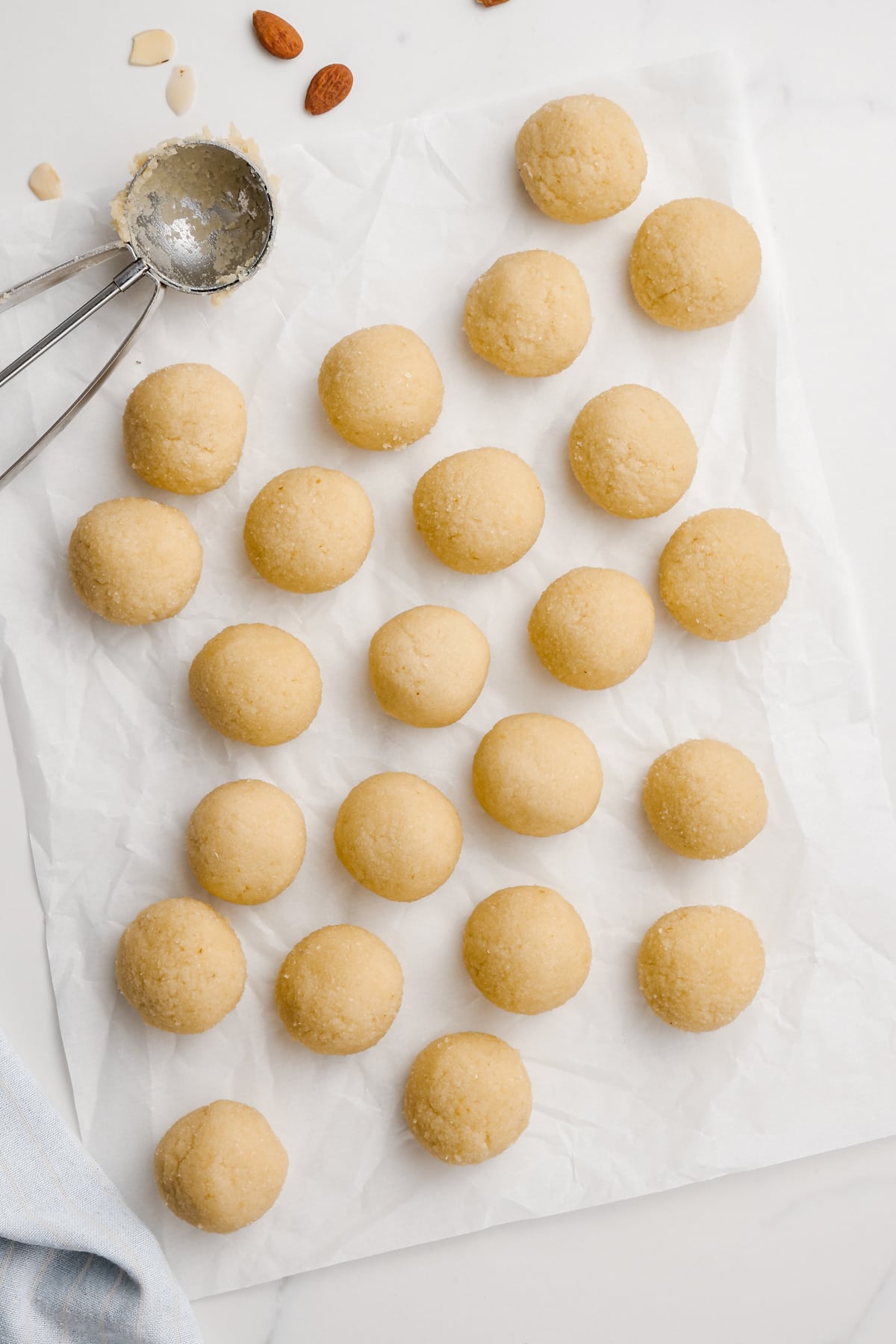 amaretti cookies raw dough balls