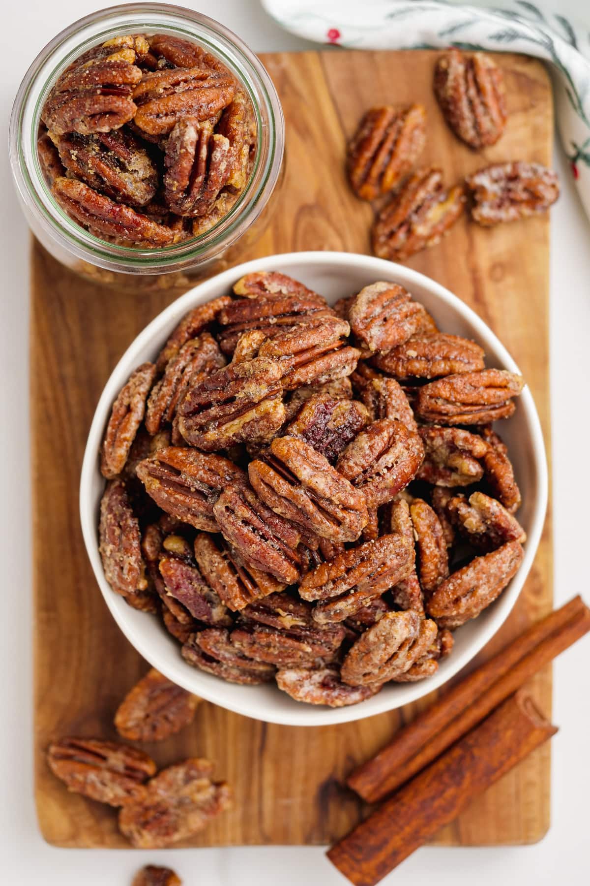 candied-pecans-in bowl