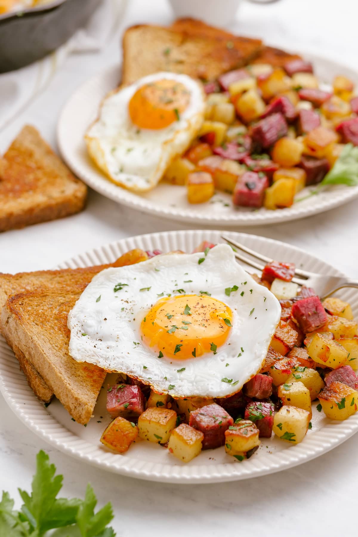 corned beef hash with fried egg on top