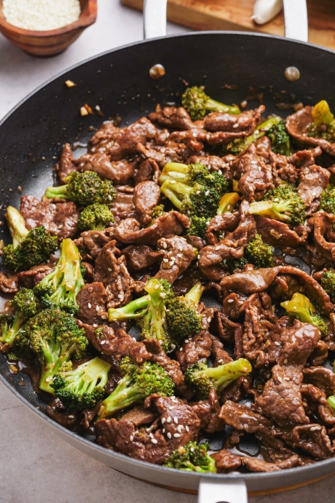 Easy Beef and Broccoli Recipe - Lauren's Latest