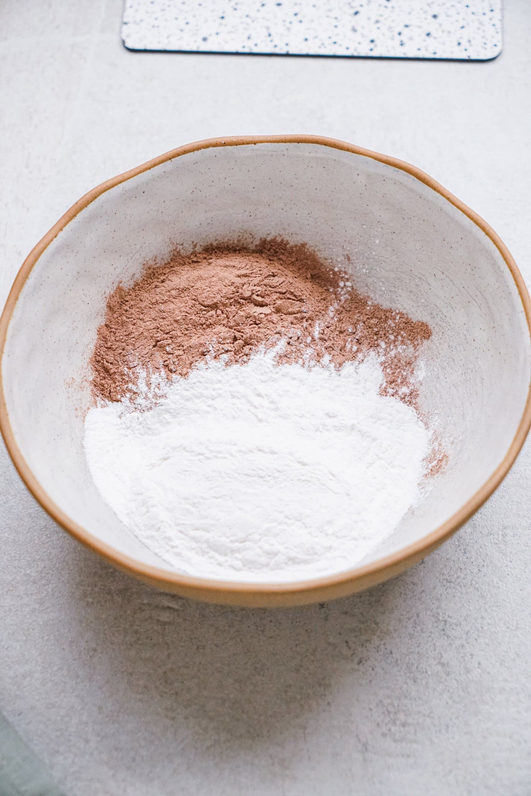 chocolate pudding powder in bowl