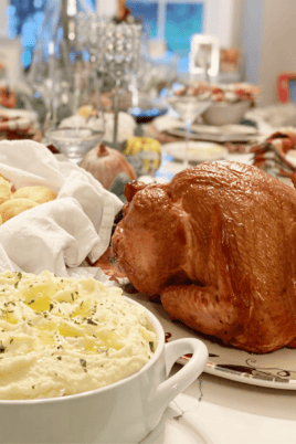 thanksgiving dinner table