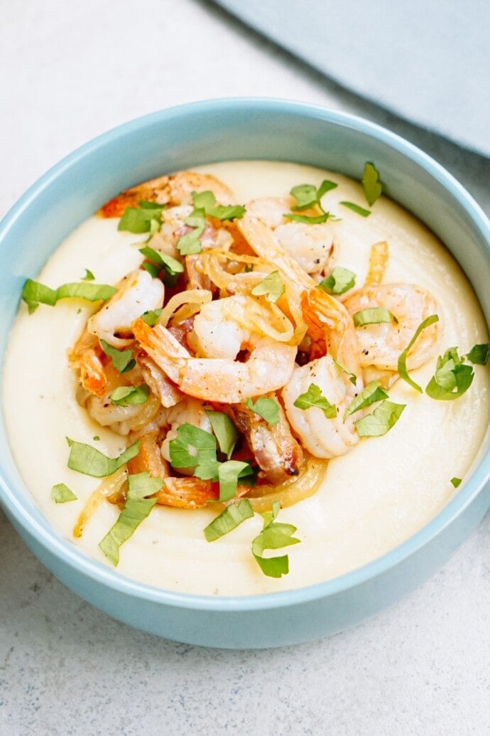 Easy Shrimp and Grits Recipe (30 minute meal!) - Lauren's Latest