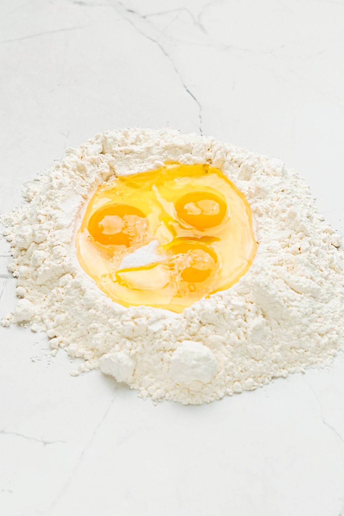 Eggs in the center of flour.
