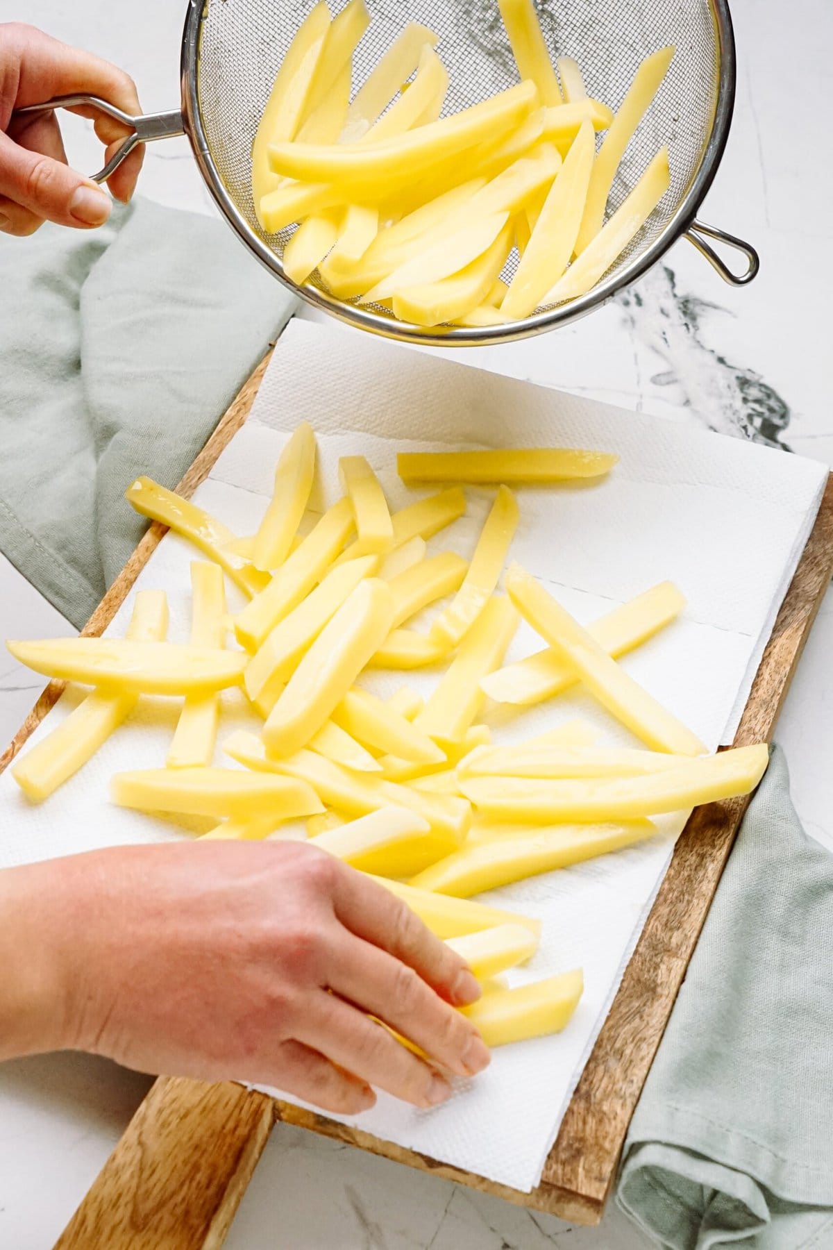 potato frites drying on paper towels