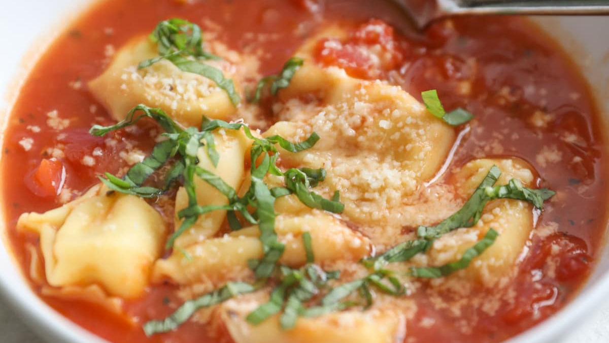 Amazing Tomato Basil Tortellini Soup. Photo credit Lauren's Latest.