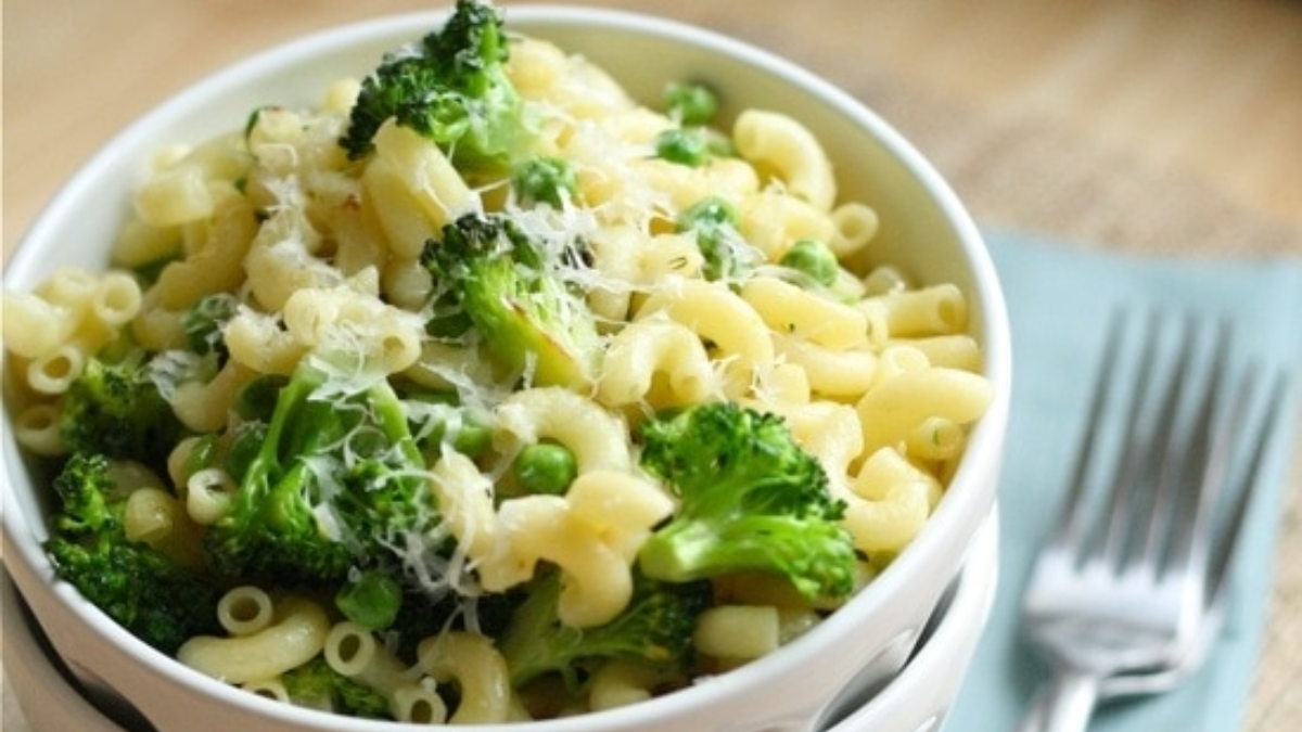 Broccoli Mac And Cheese. Photo credit Lauren's Latest.