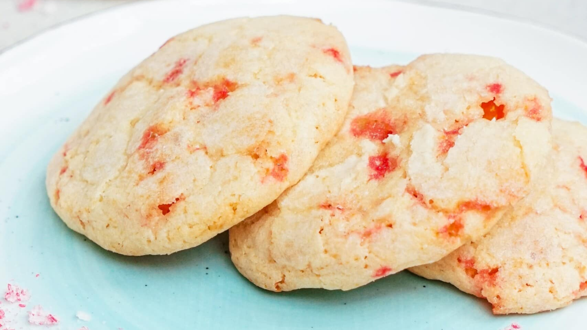 Christmas Candy Cane Cookies {Chewy & Sweet!}. Photo credit Lauren's Latest.