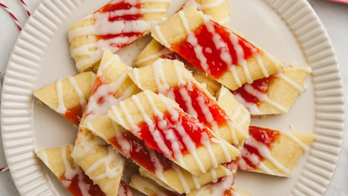 Christmas Shortbread Cookies. Photo credit Lauren's Latest.