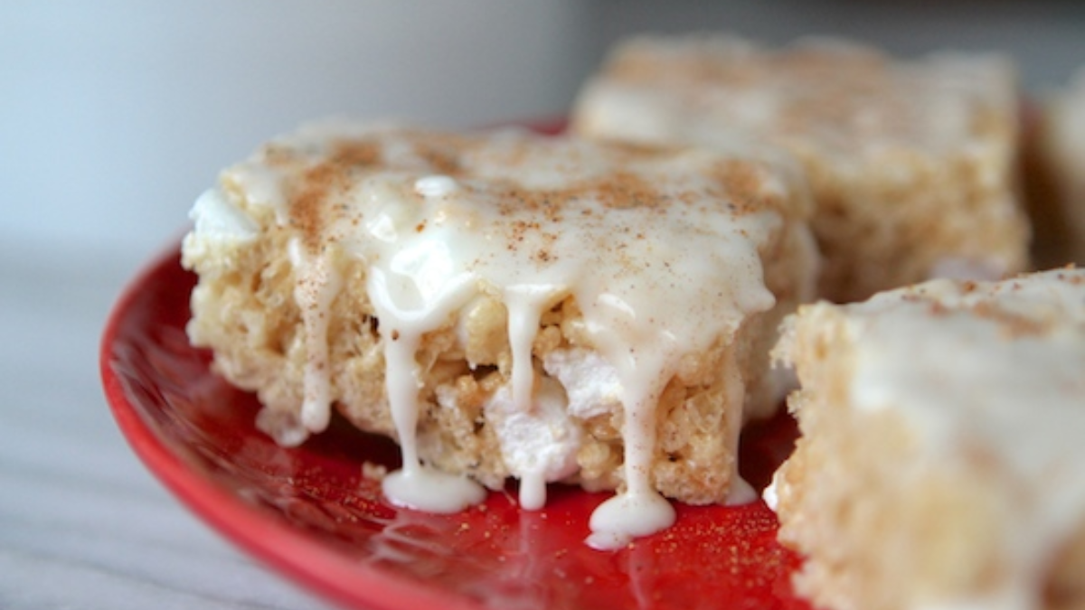 Eggnog Rice Krispie Treats. Photo credit Lauren's Latest.