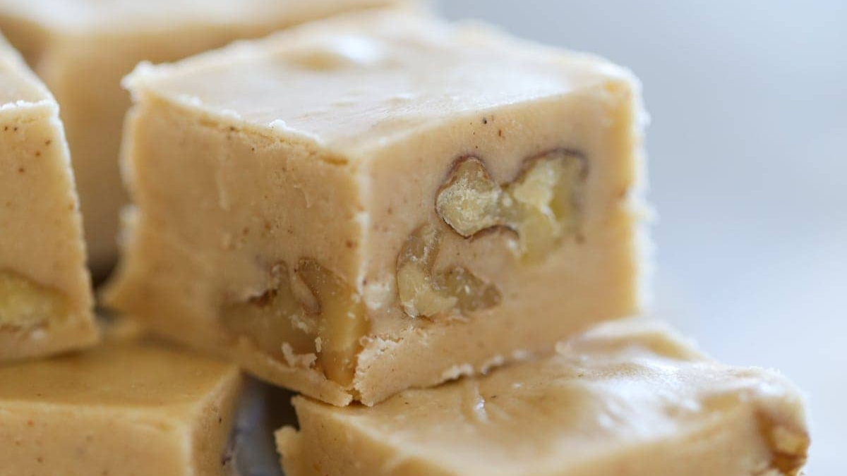 Gingerbread Marshmallow Fudge. Photo credit Lauren's Latest.