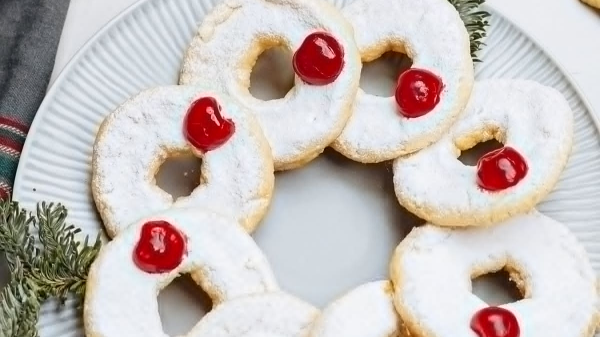 Hazelnut Shortbread Wreath Cookies. Photo credit Lauren's Latest.