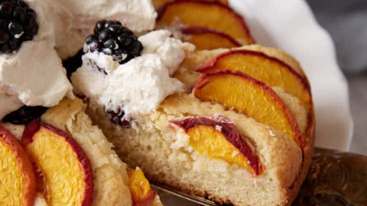 Homemade Fresh Peach Buckle With Blackberries. Photo credit Easy Southern Desserts.