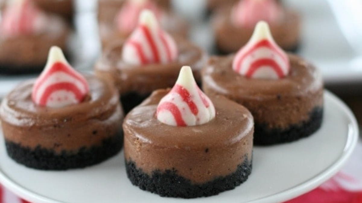 Mini Chocolate Peppermint Cheesecakes. Photo credit Lauren's Latest. (1)