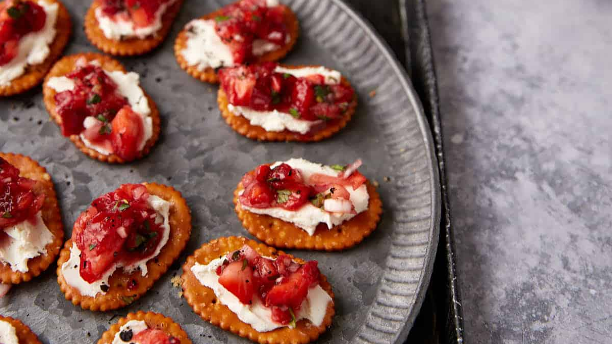 Strawberry Appetizer With Pretzel Crackers. Photo credit Butter and Baggage.