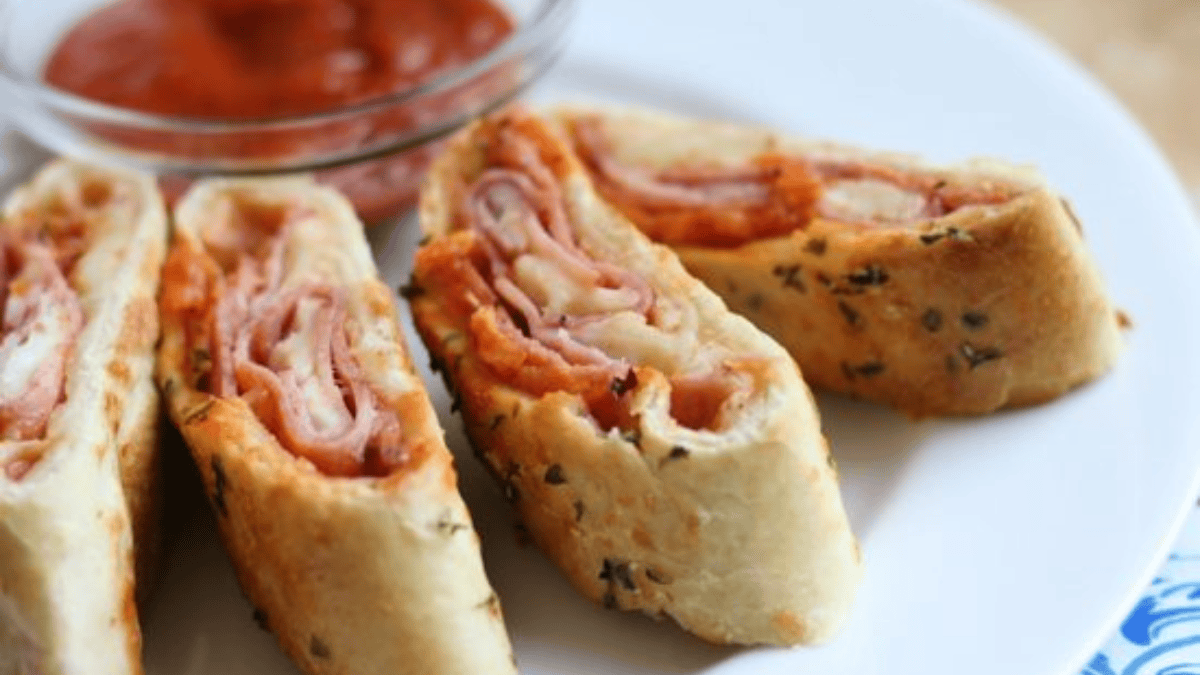 Ultimate Stromboli Recipe. Photo credit Lauren's Latest.