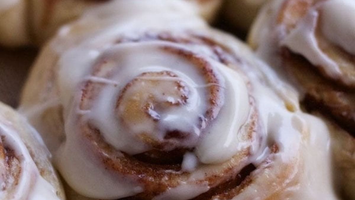 1 Hour Cinnamon Roll Recipe. Photo credit Lauren's Latest.