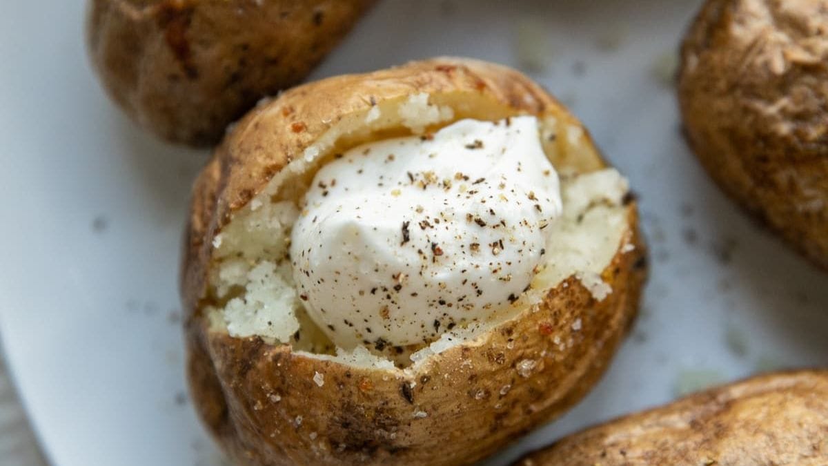 Air Fryer Baked Potatoes {30 Minutes!}. Photo credit Lauren's Latest.