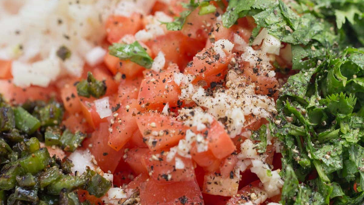 Amazing Pico De Gallo Recipe. Photo credit Lauren's Latest.