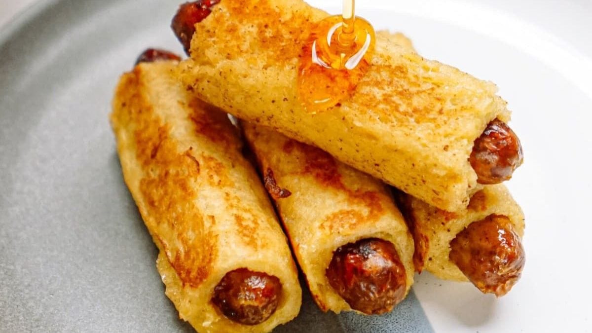 Breakfast Pigs In A Blanket Recipe. Photo credit Lauren's Latest.