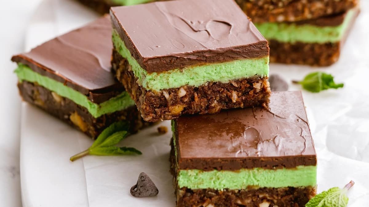 Chocolate Mint Nanaimo Bars. Photo credit Lauren's Latest.