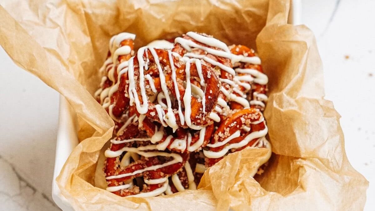 Cinnamon Roll Pretzels. Photo credit Lauren's Latest.