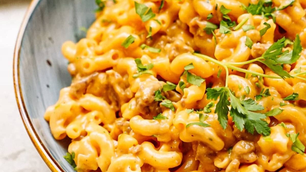 Hamburger Helper Cheeseburger Macaroni Recipe. Photo credit Lauren's Latest.